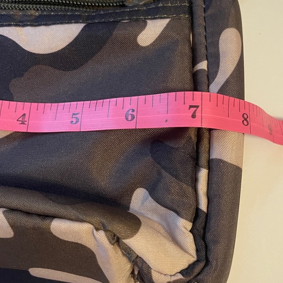LUG Camo Crossbody purse NWT - Picture 3 of 7